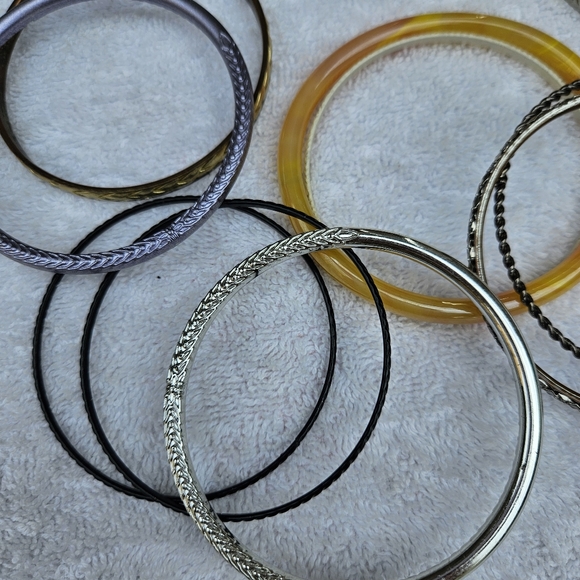 Colorful Beaded Necklace and Bracelet Set - Picture 11 of 16